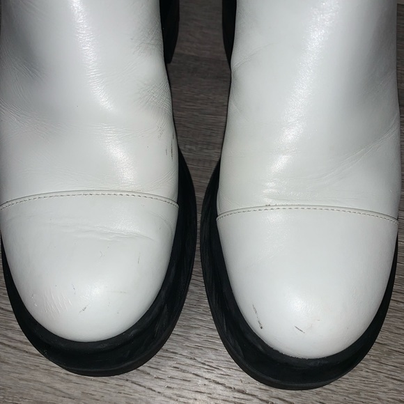 COPY - Stuart Weitzman Norah Chelsea Bootie - Picture 4 of 9